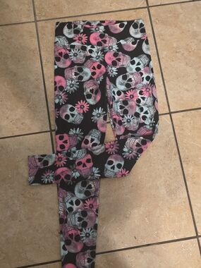 Girls' Black Skull & Daisy Print Leggings in Pink & Teal